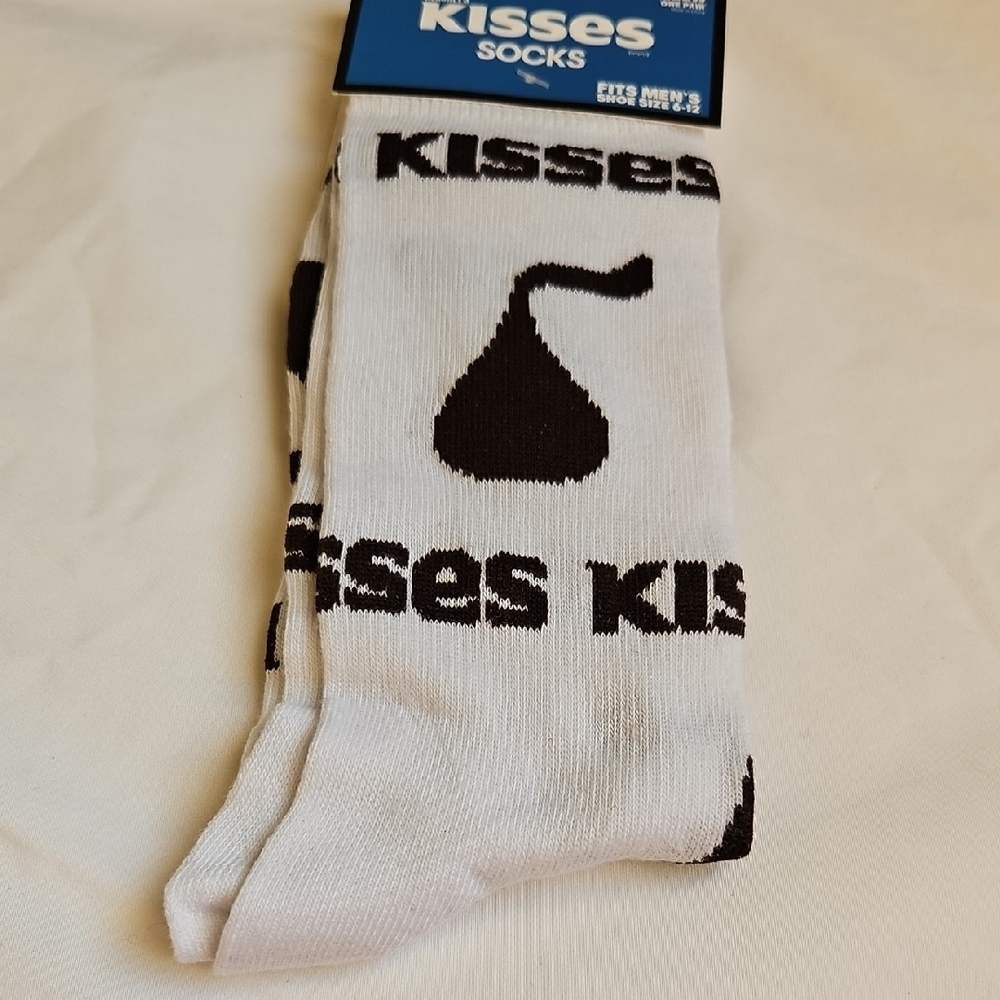 HERSHEYS KISSES Mens Graphic Crew Socks 6-12